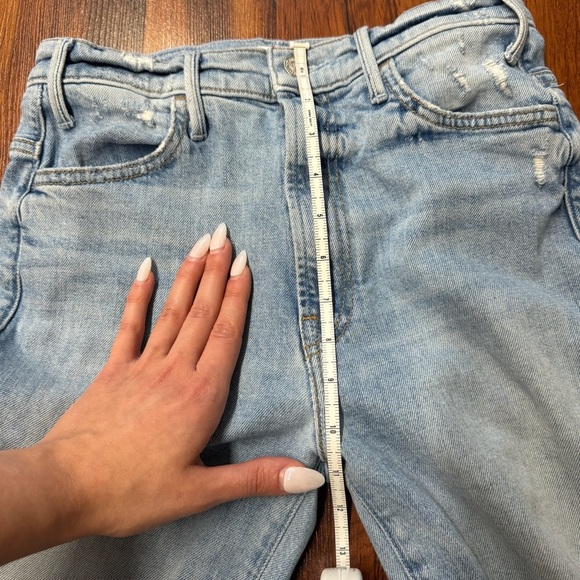 MOTHER The Hustler Ankle Fray Jeans – Size 26 – Distressed Light Wash Denim - Picture 4 of 8